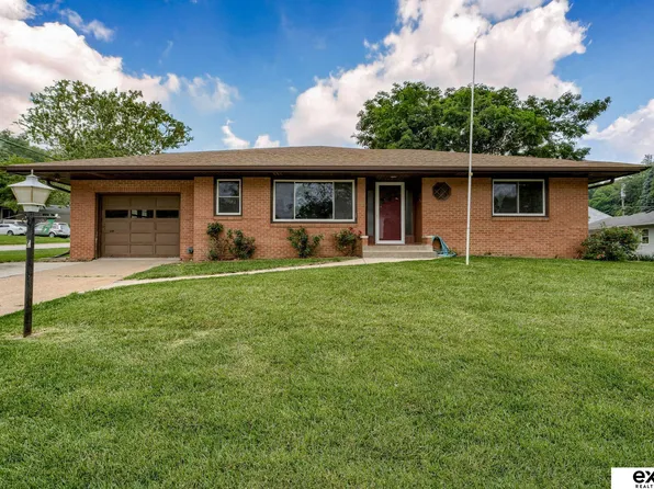 7 Becky Ln, Council Bluffs, IA 51503