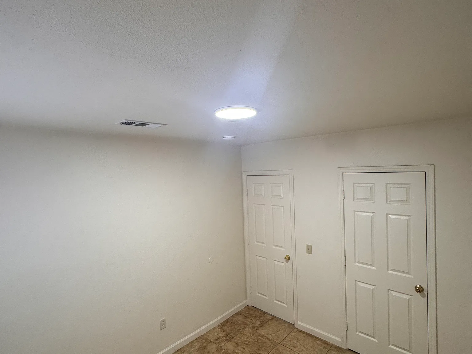 3 bed, $1,300 — Photo 3
