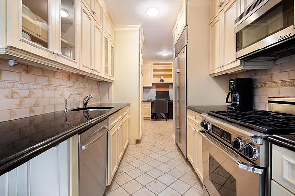 Sold by Sotheby's International Realty | media 20