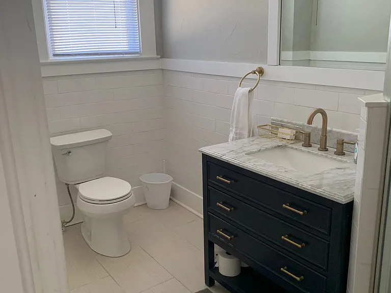 Private Bathroom for Room 0
