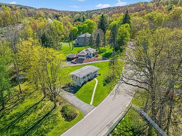26 Winding Ln — Photo 2