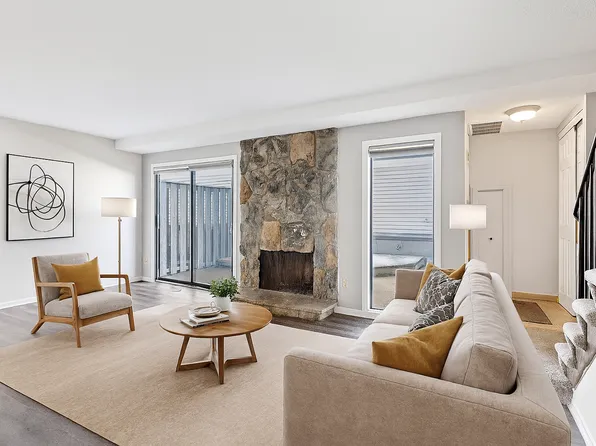 1252 Trailwood S, Hopkins, MN 55343