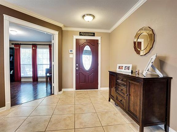 3rd image of 315 Highland Glen Trl