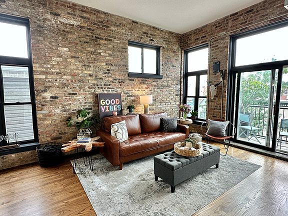 3rd image of 2330 W Belmont Ave Unit 3