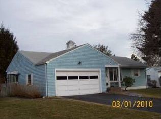 16 Poplar Dr, Cranston, RI 02920