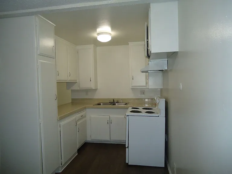 508 S Victoria Ave — Photo 6