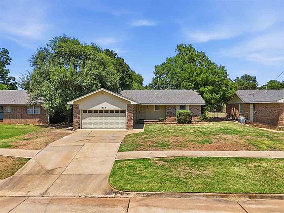3rd image of 1509 Hanson Cir
