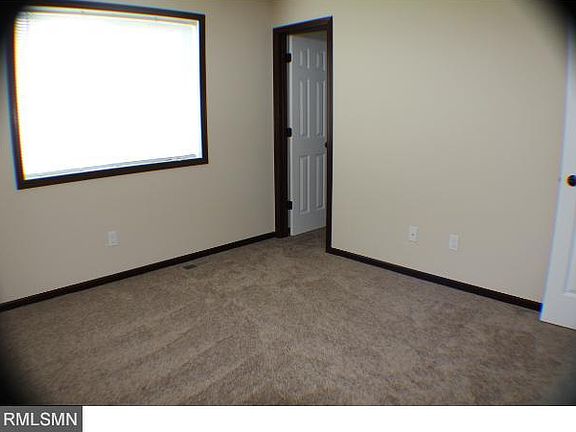4th image of 255 Douglas Dr S