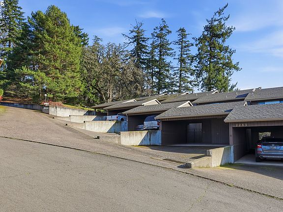 2nd image of 2281 Ridgeway Dr