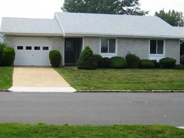 621A Deal Rd, Monroe Township, NJ 08831
