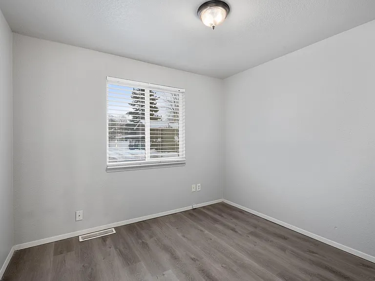 8610 S 910 E — Photo 10