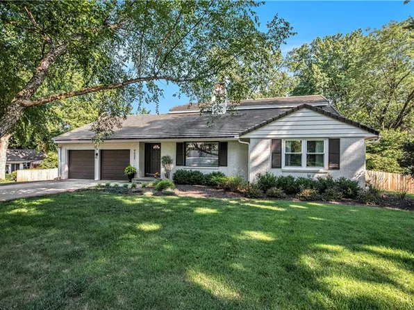 9537 Belinder Rd, Leawood, KS 66206