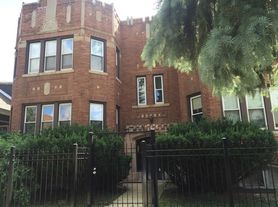 6615 S Sacramento Ave, Chicago, IL