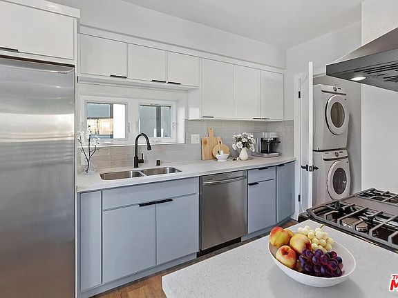 3rd image of 1724 Menlo Ave #B