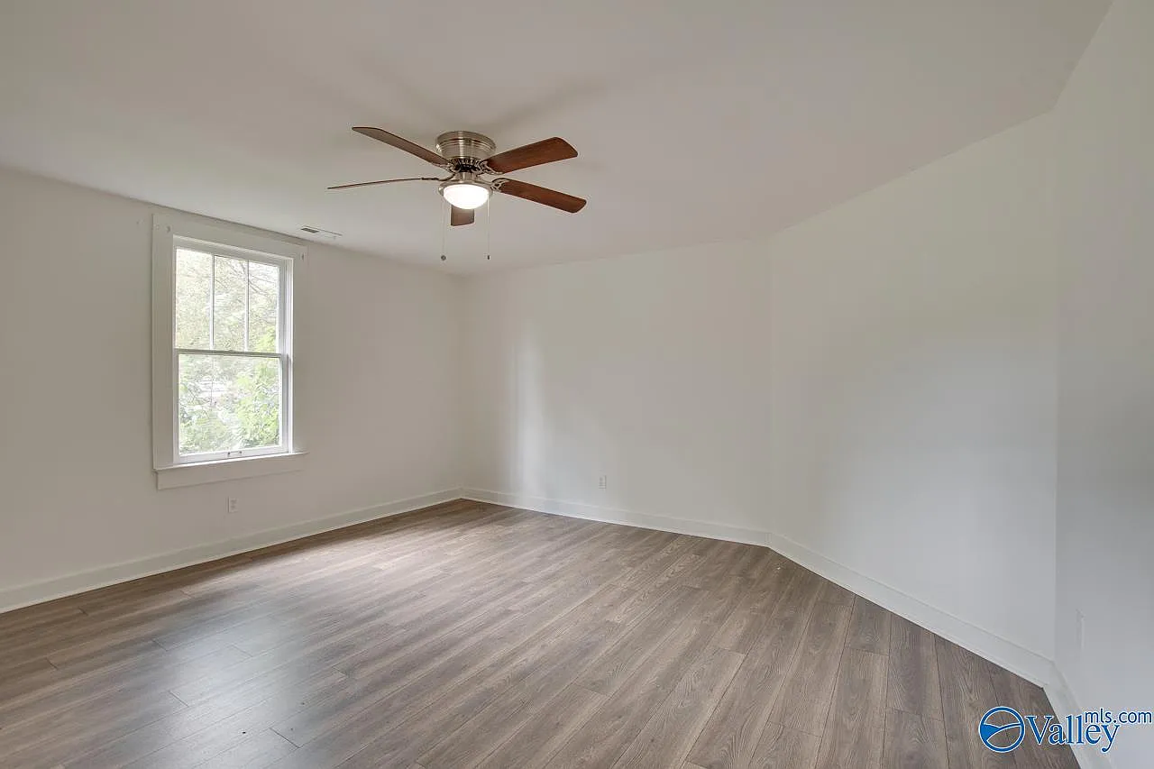 2 bed, 1.0 bath, 914 sqft, $950 — Photo 4