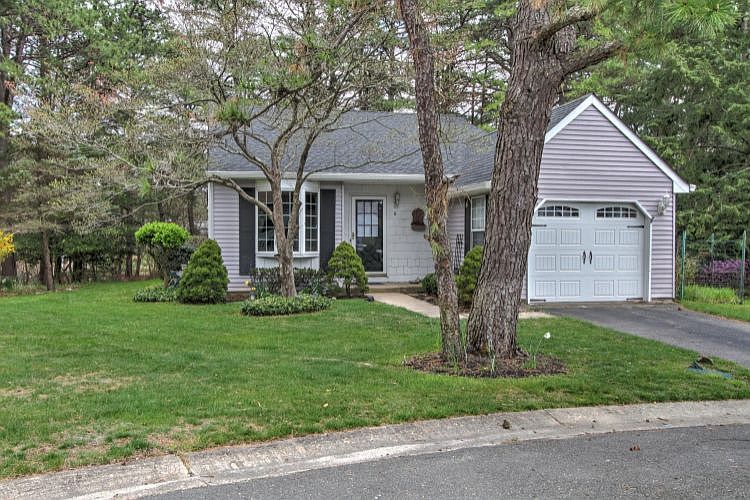 1st image of 6 Pine Brook Ln