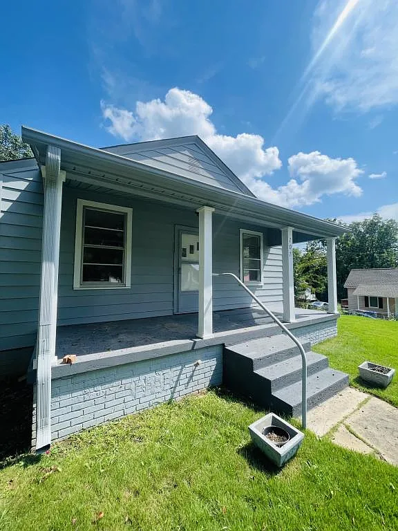 707 Southern St — Photo 2