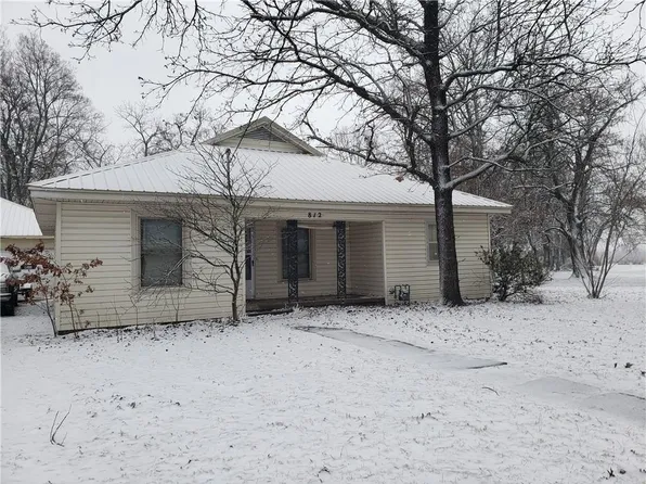 812 S Cherokee St, Girard, KS 66743