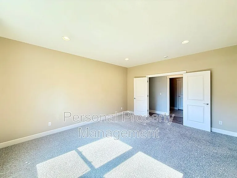 14317 NE 40th Cir — Photo 19
