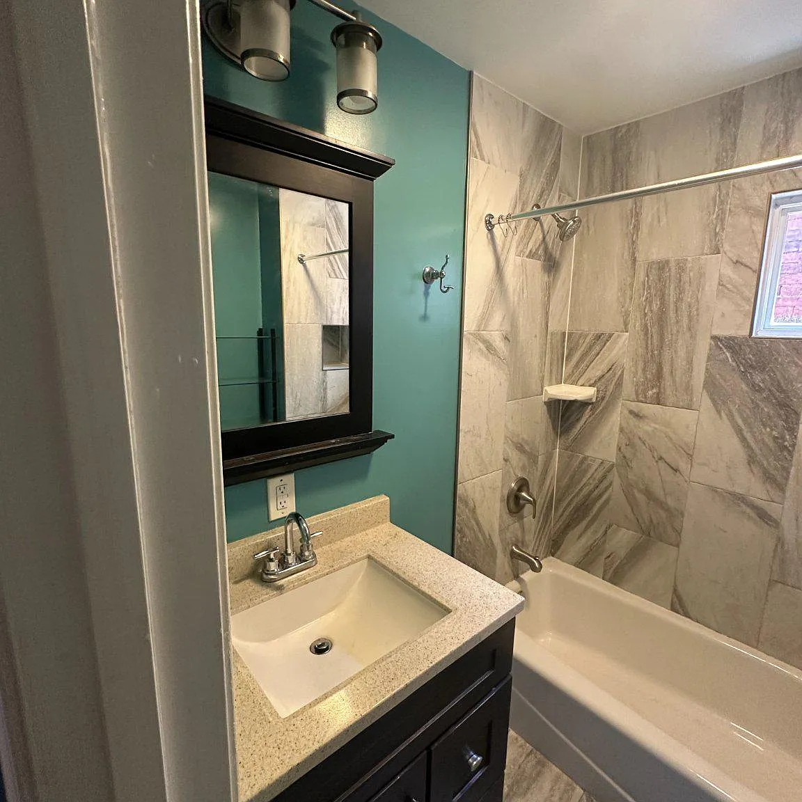 4 bed, 2.0 bath, 1722 sqft, $5,460 — Photo 1
