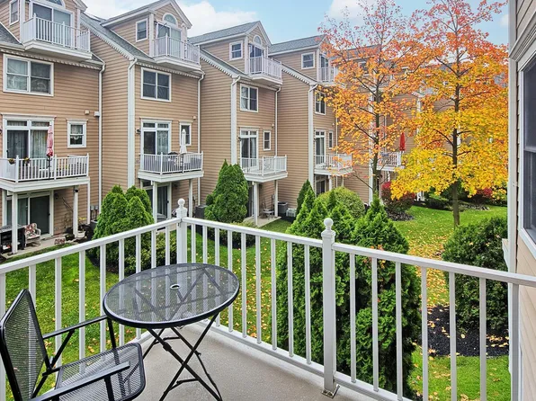 454 Albany Court image 3 of 29