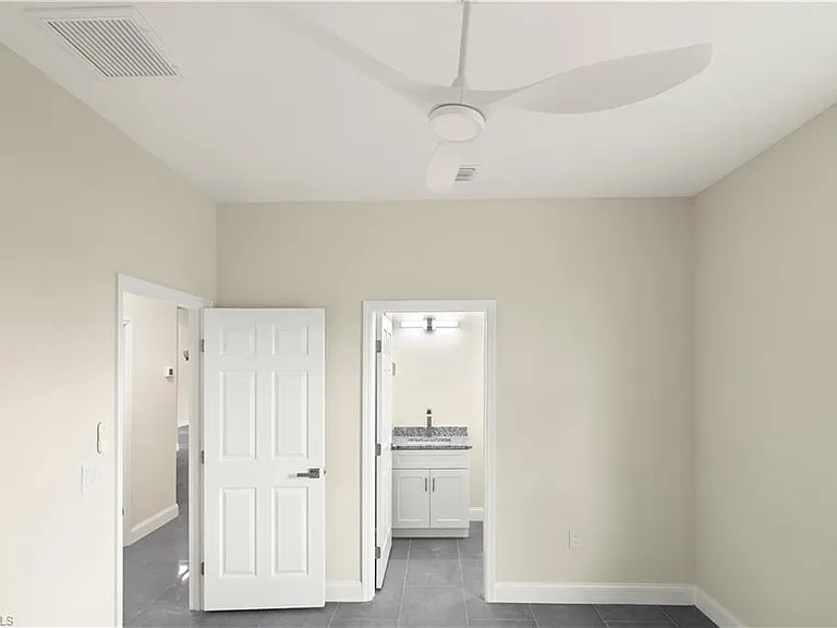 1043 Albert Ave — Photo 30