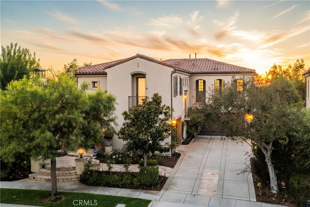 4 bed, 4.5 bath, 4165 sqft, $19,000 — Photo 1