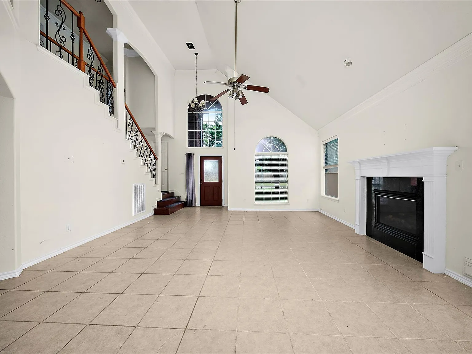 4 bed, 2.5 bath, 2943 sqft, $2,290 — Photo 3