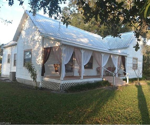 1st image of 216 Langford St