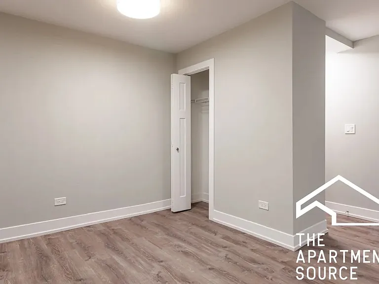 503 W Barry Ave #514 — Photo 4