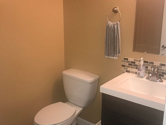 4th image of 732 Chapelgate Dr
