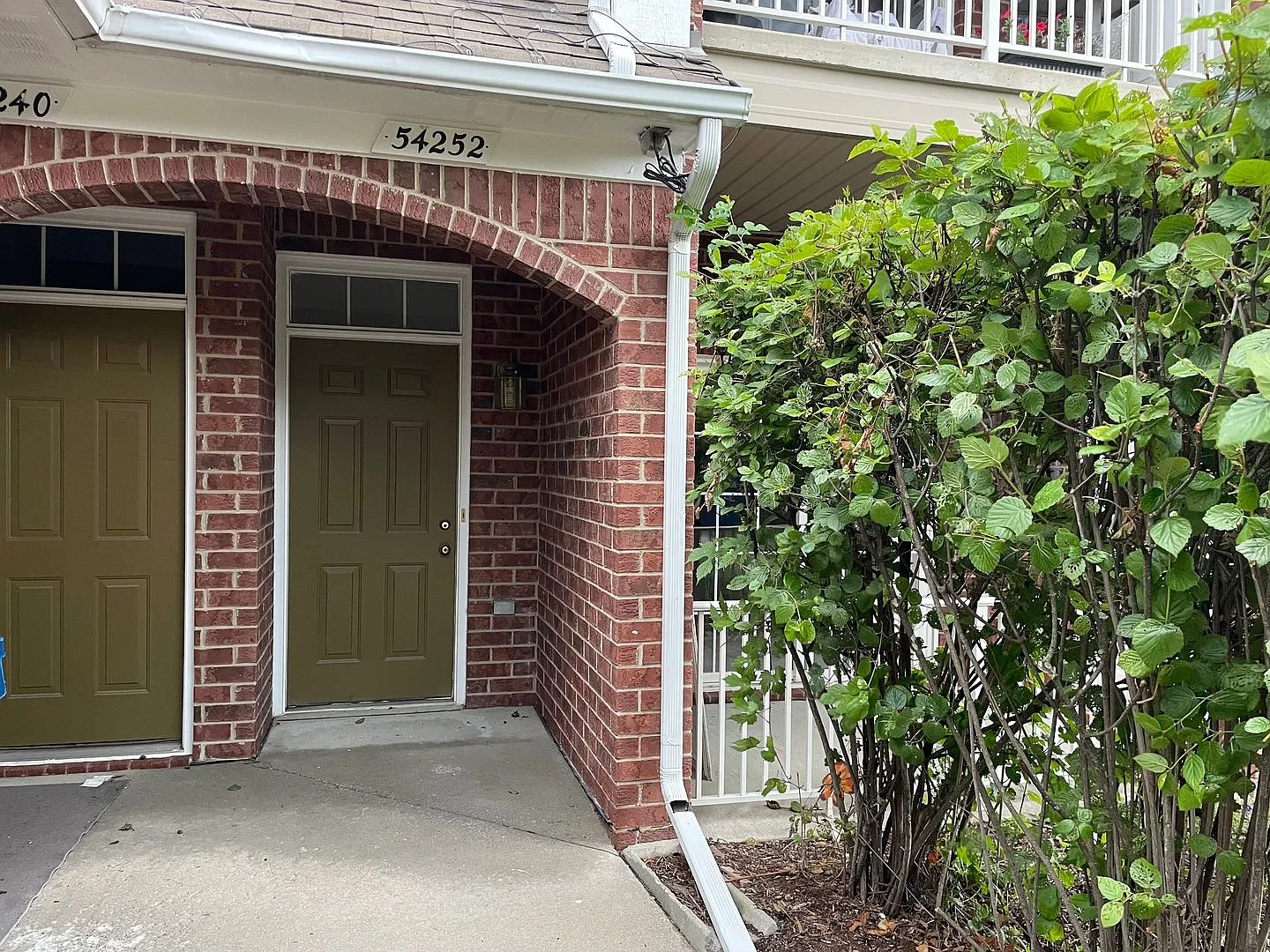 Shelby Twp 2-Br, 2-Ba With Attached Garage, Lower Unit, November Occupancy — Photo 2