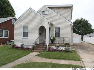 444 5th St, Wood River, IL 62095