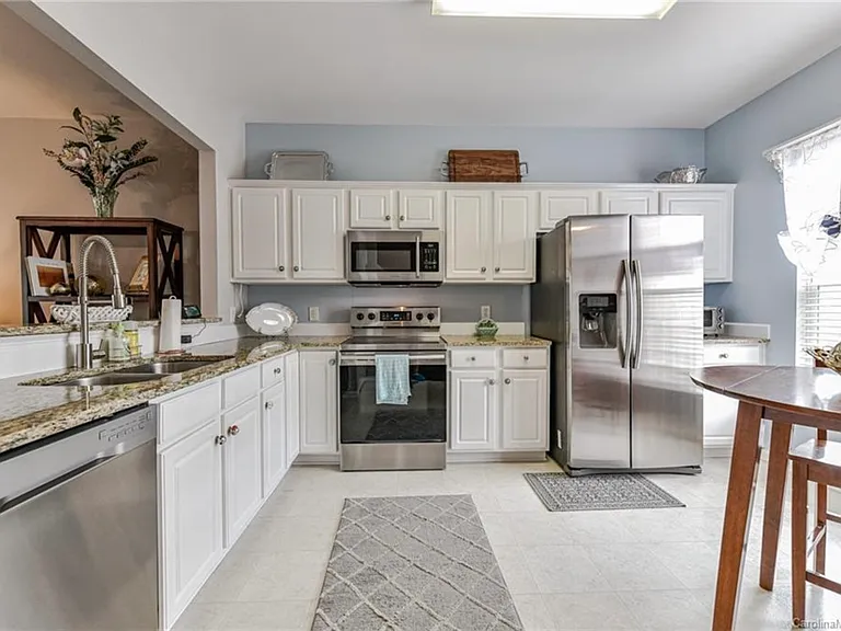 2907 Castleberry Ct — Photo 6