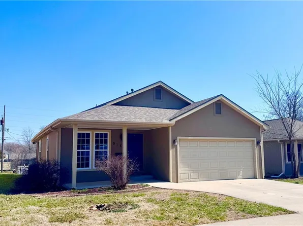 915 N Buckeye St, Iola, KS 66749