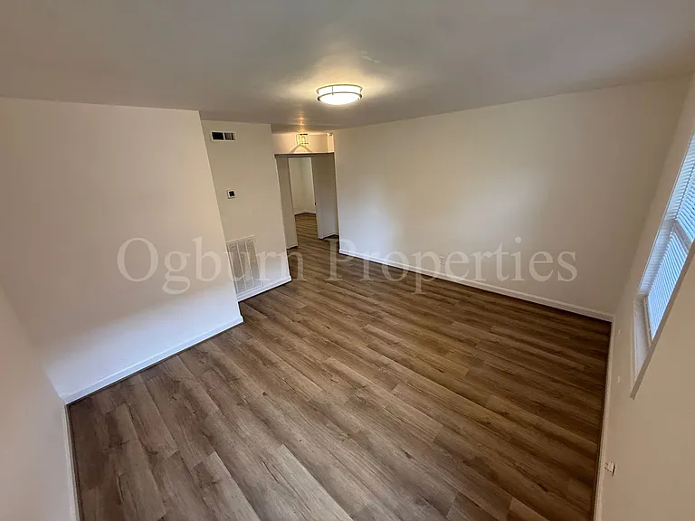 513-525 S Green St — Photo 7
