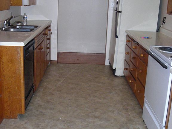 3rd image of 1420 W C St