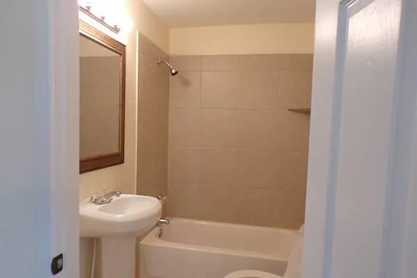 101 E Michalk St #D — Photo 6
