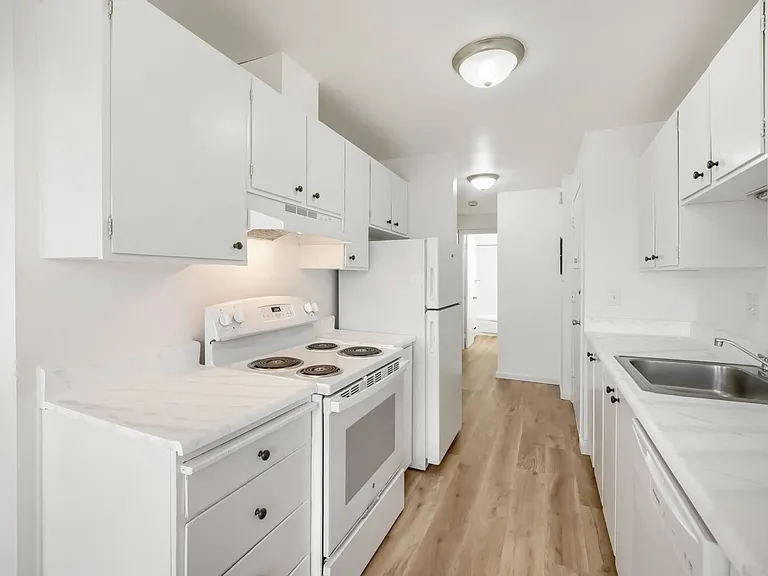 Sunset View Apartments — Photo 2