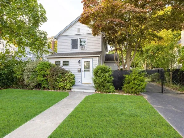 15 Swezey Street, Patchogue, NY 11772