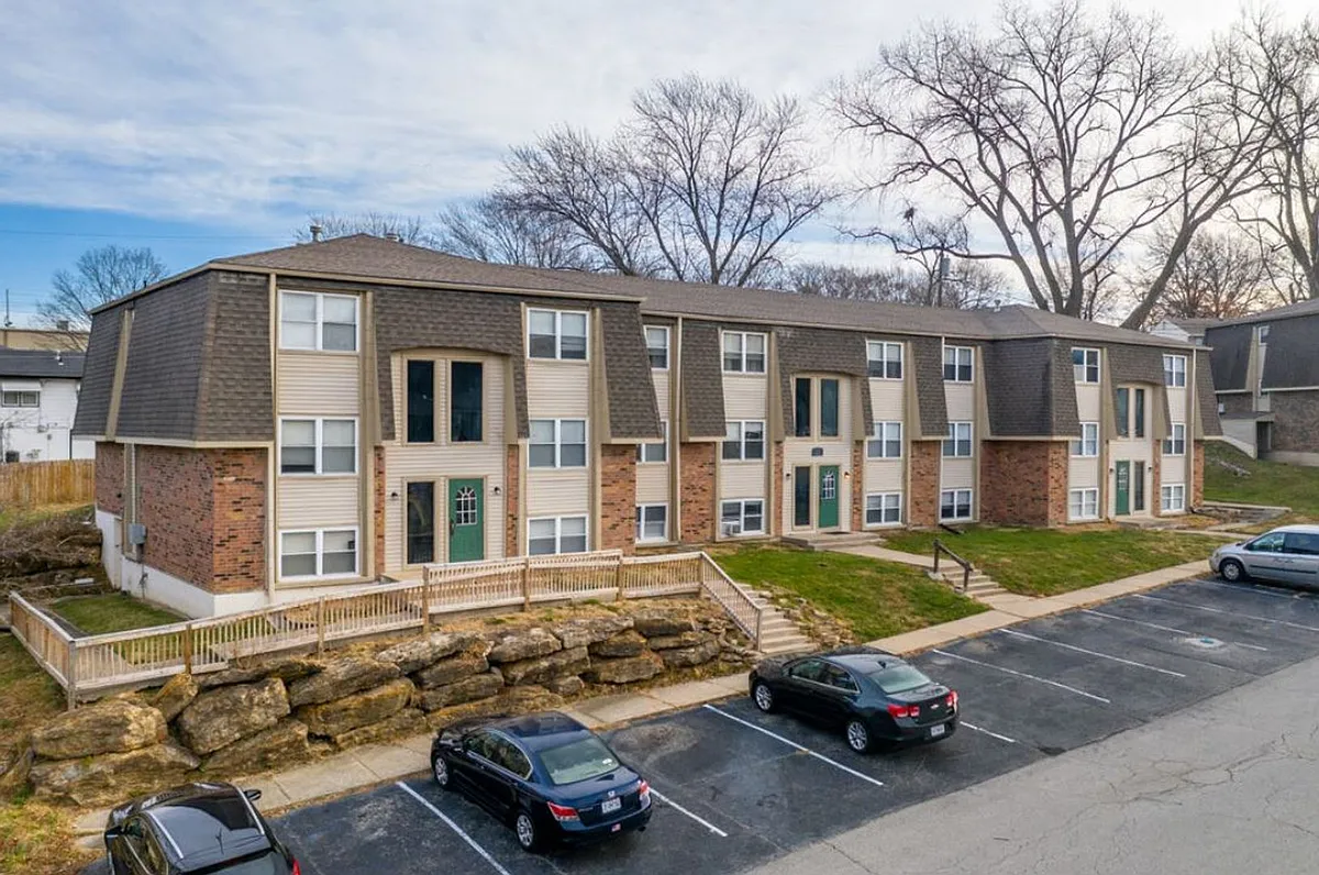 Building Photo - Woodland Trace