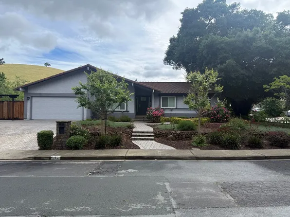 7 El Portal Dr, Clayton, CA 94517