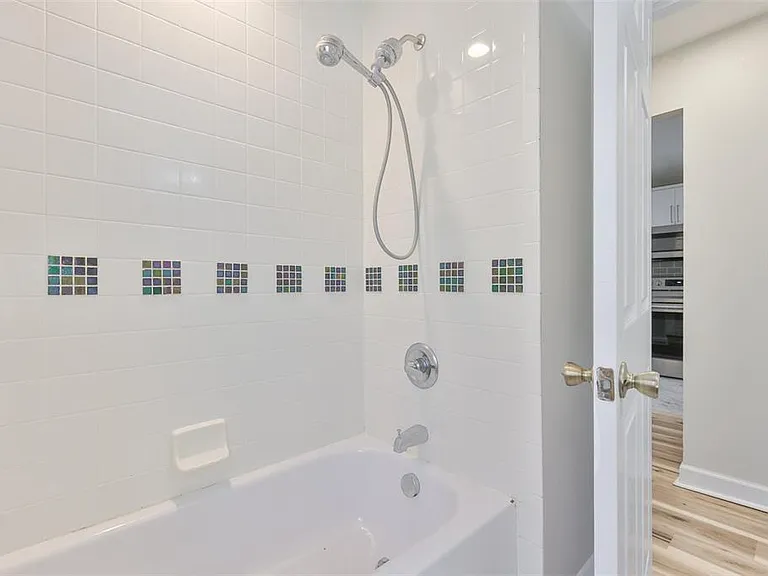 2331 W Chestnut St — Photo 27
