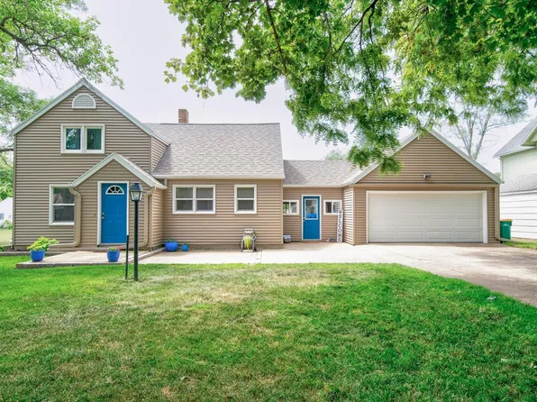 313 E 3rd St, Lake Park, IA 51347