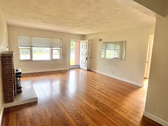 3rd image of 4425 Butler Hill Rd