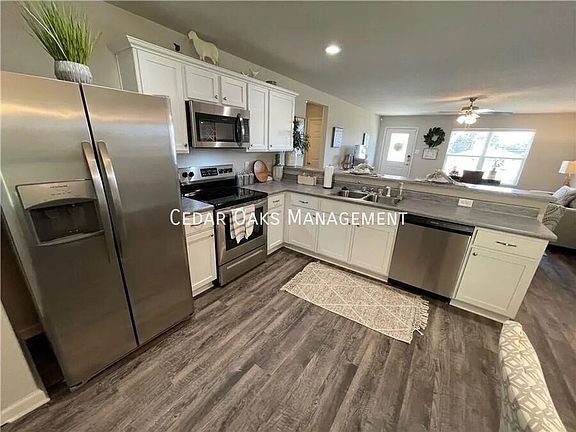 3rd image of 2813 Reynolds St