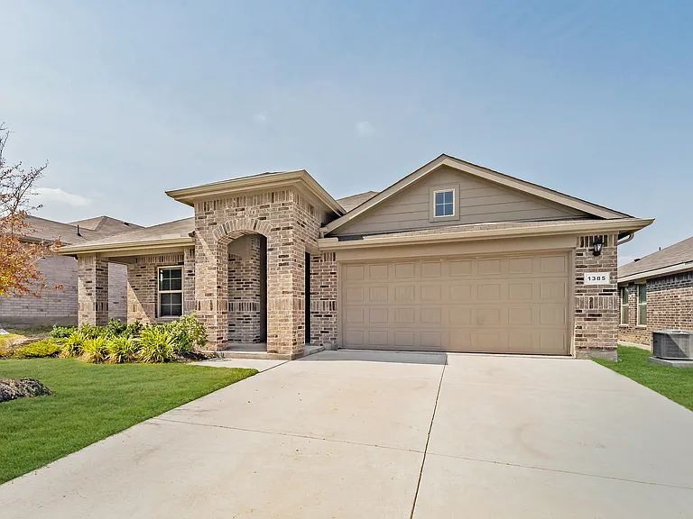 1385 Dillard Creek Dr — Photo 2