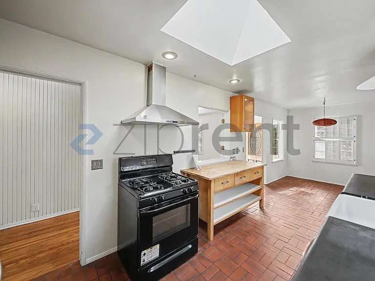 2504 Palm Ave — Photo 10