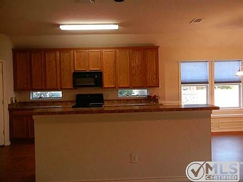 4th image of 5801 Greenmeadow Dr