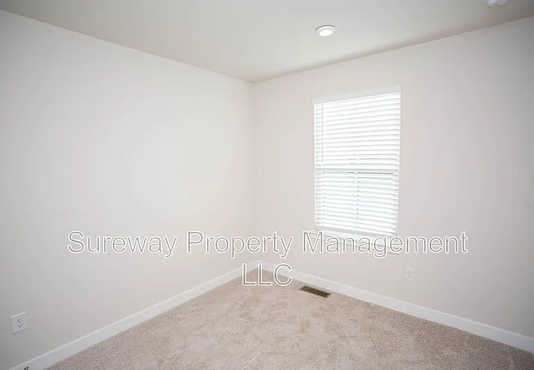 8 Foxwood Dr — Photo 29